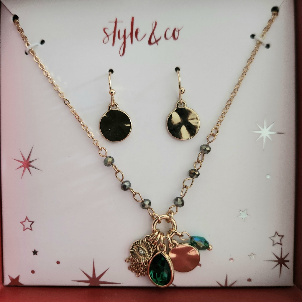 Style Co Gold And Green Necklace With Charms 20$